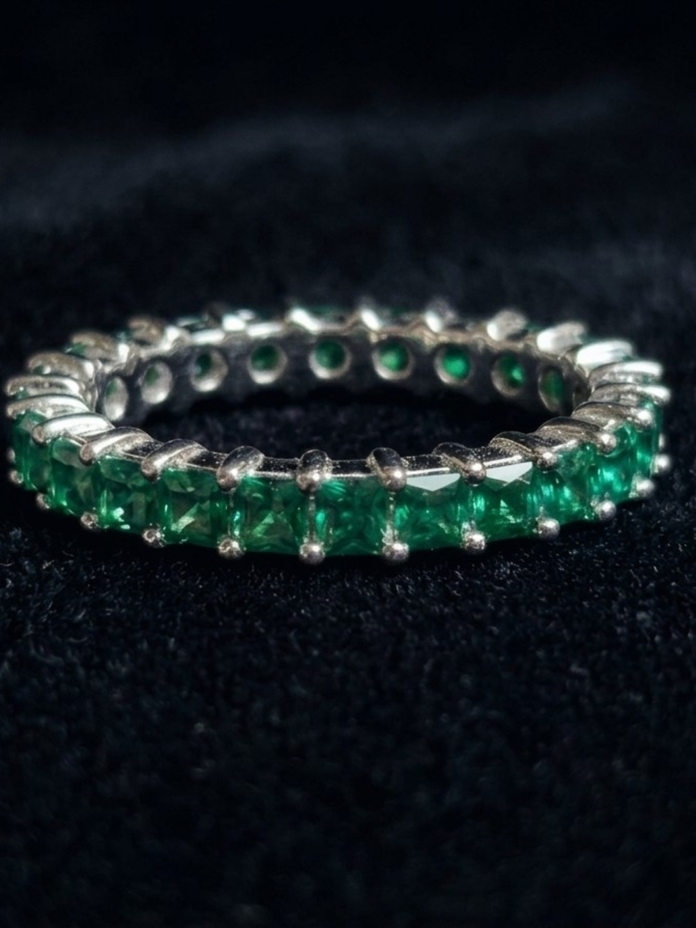 **BRILLIANT** 0.5 Carat Emerald green Moissanite Gemstone * Size:8
     💚💚💚💚